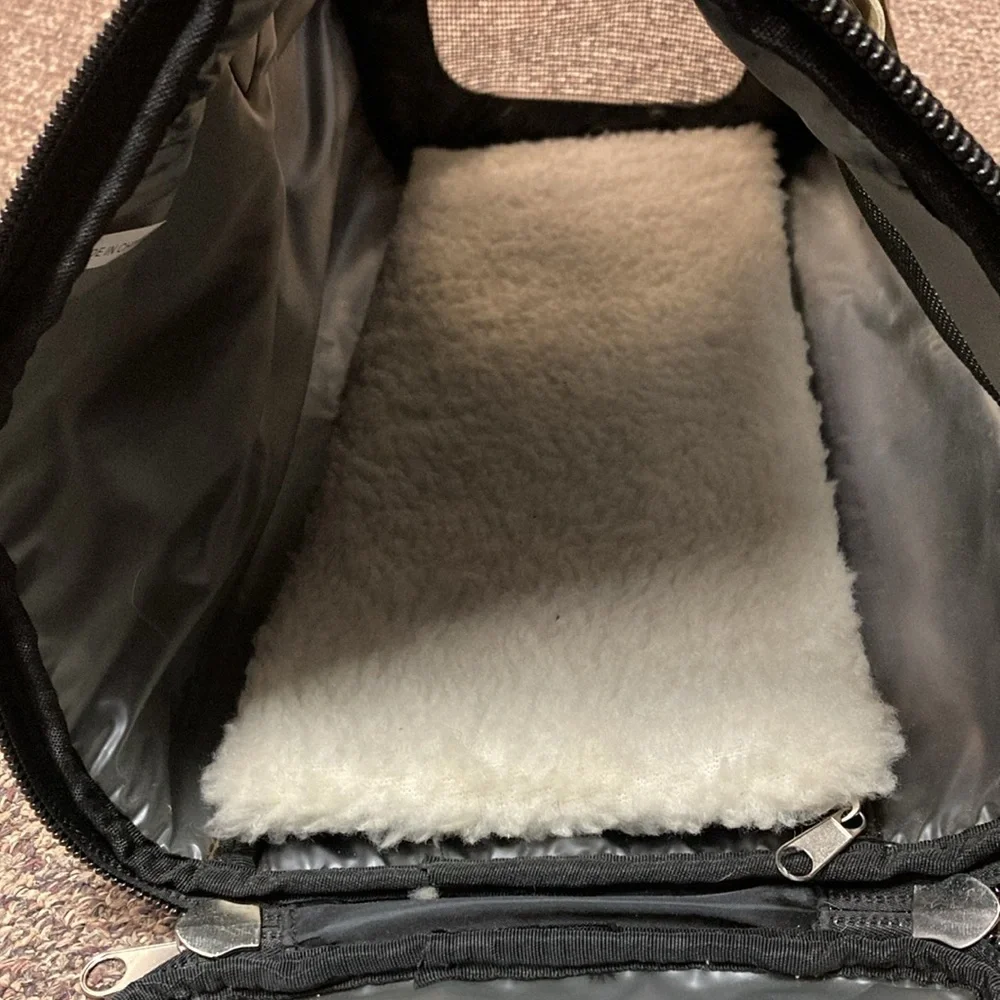 VIPet Black and Tan Pet Carrier NWOT